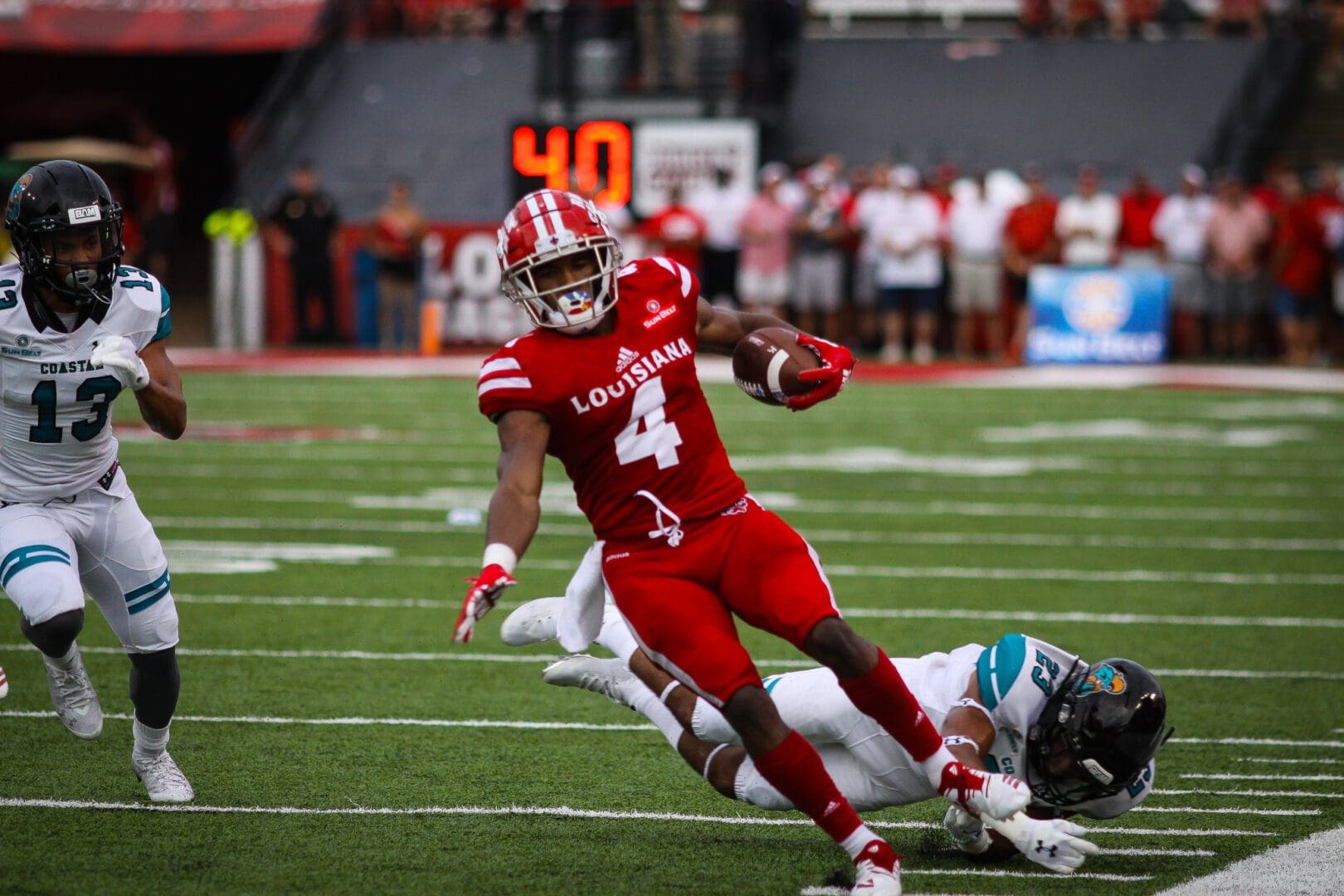 CHANTICLEERS EDGE CAJUNS IN SBC OPENER, 30-28