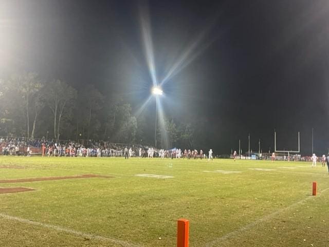 The Parkview Baptist Eagles beats the Dunham Tigers 39-32 to advance to the Quarterfinals.