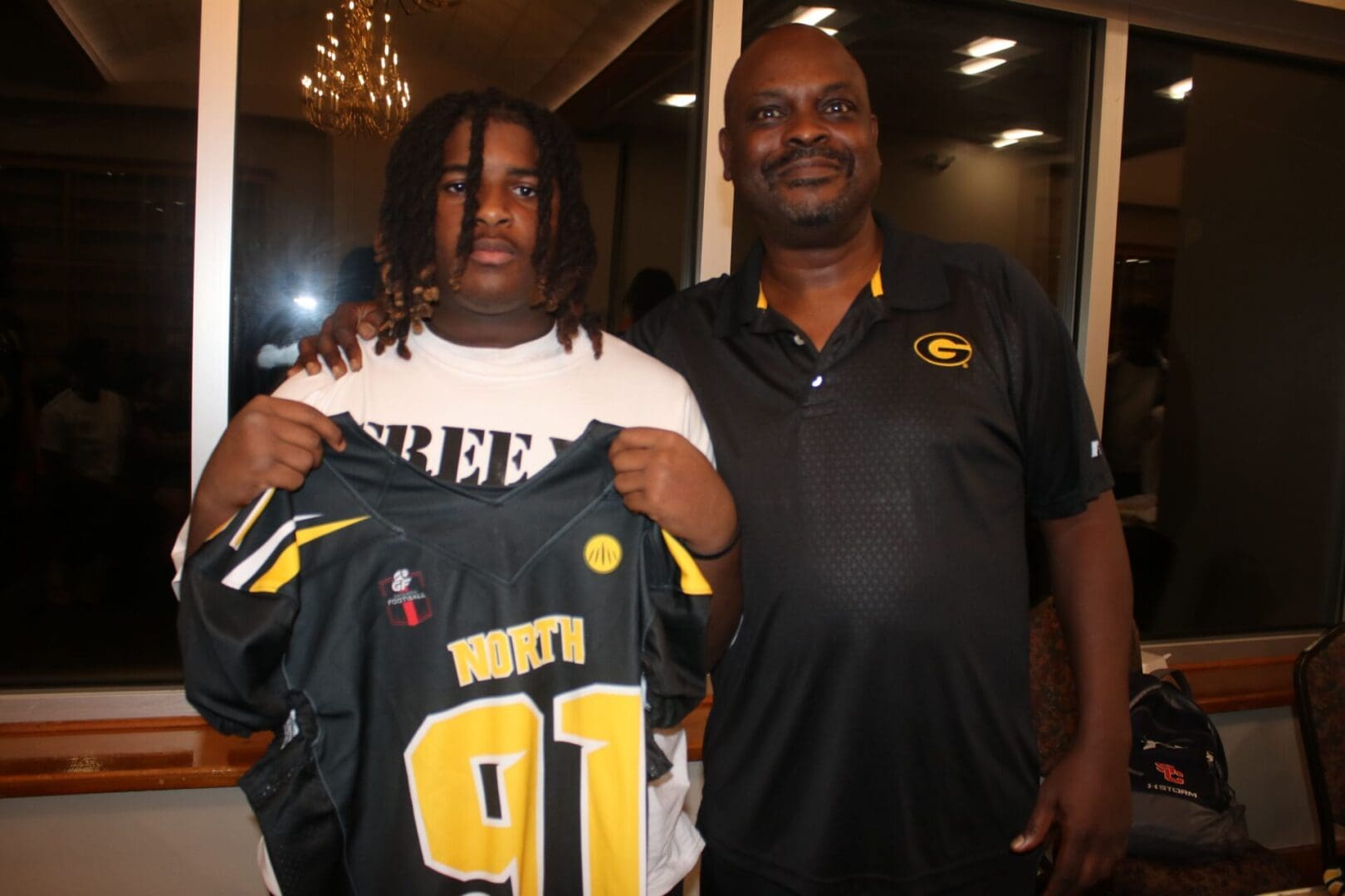 Rising Star: OL/DL Darius Sweat, Rusheon Middle( Bossier, LA)