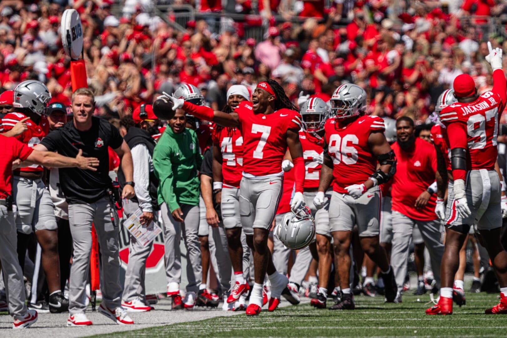Buckeyes Triumph: Ohio State Defeats Texas 14–7 in Defensive Showcase in Season Opener