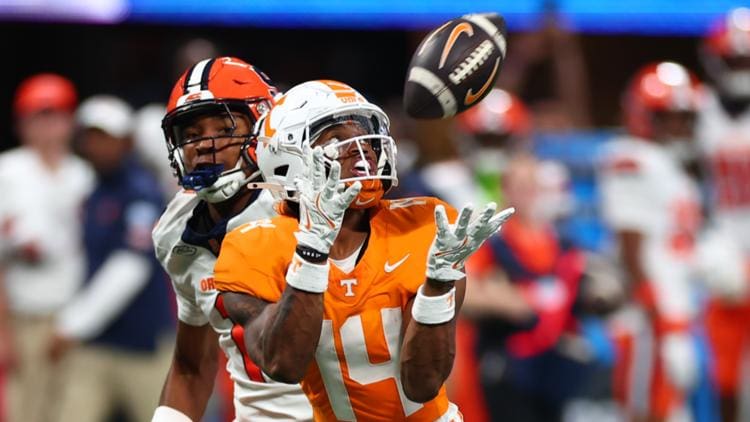 Tennessee Kicks Off Season with a 45–26 Victory Over Syracuse