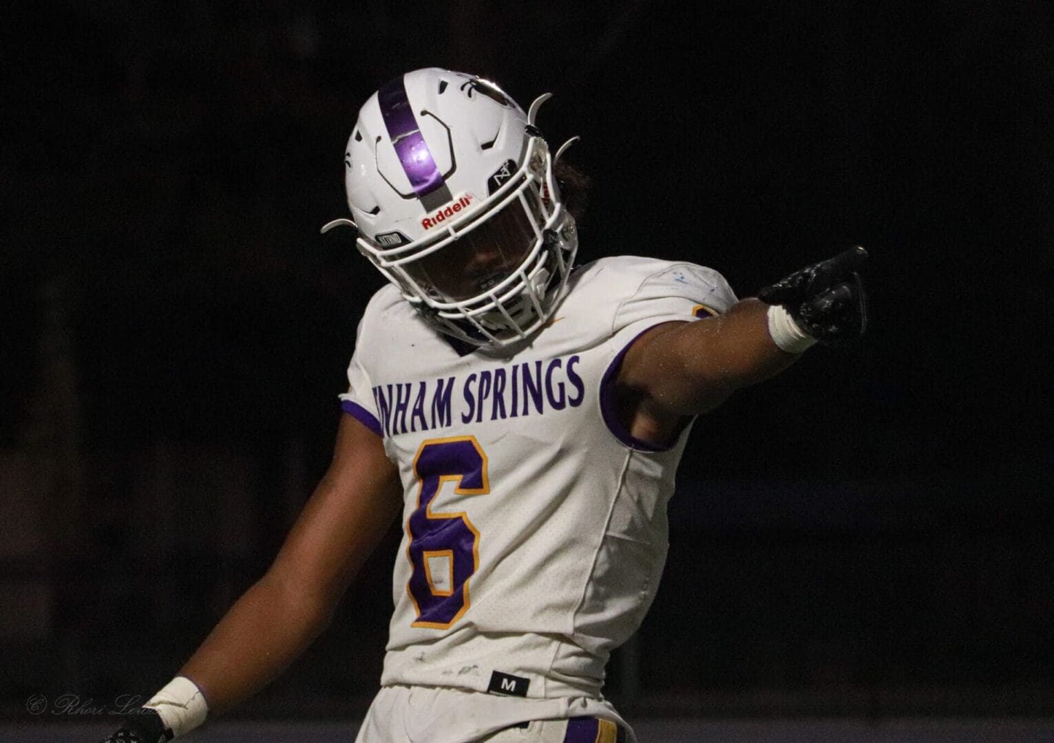 Denham springs shut down Woodlawn in 33-0 win